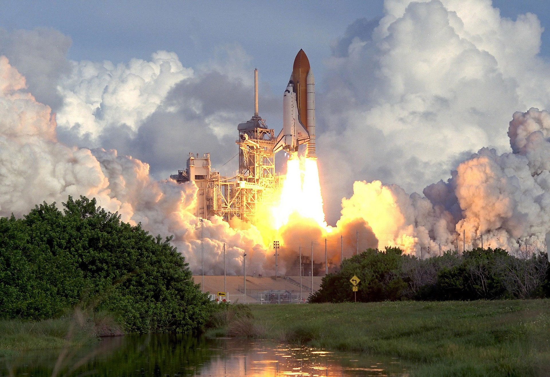 image of shuttle liftoff